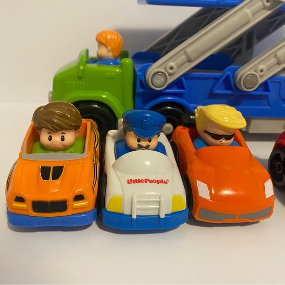 Fisher Price Little People Wheelies Ramp n Go Car Carrier Hauler with 6 Cars - Picture 2 of 10